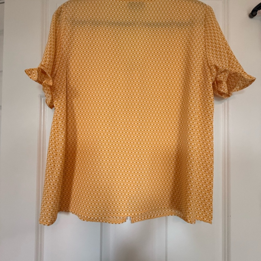 Cece Garden Geo Print Ruffle Sleeve Top. NWOT sz Medium Color: Dandelion - Picture 3 of 5
